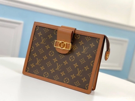 CHANELUTCH LOUIS VUITTON 0717